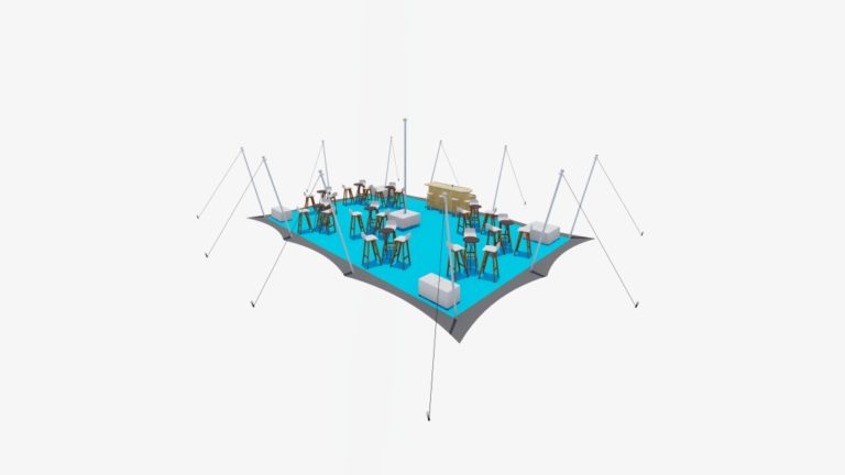 Petit agencement de verrière flottante « tente stretch » de 10,5 m x 7,5 m, avec tables de cocktail hautes