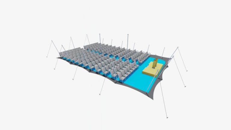 Middelgrote stretchtent van 15 m x 10,5 m, met aan één kant een gesloten opstelling en rijen stoelen in bioscoopopstelling