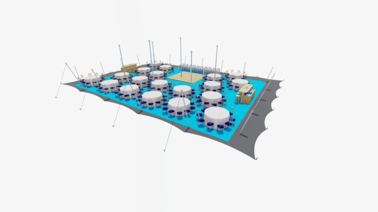 tente stretch de 21 m x 15 m, agencement fermé sur trois côtés, avec des tables rondes et des chaises