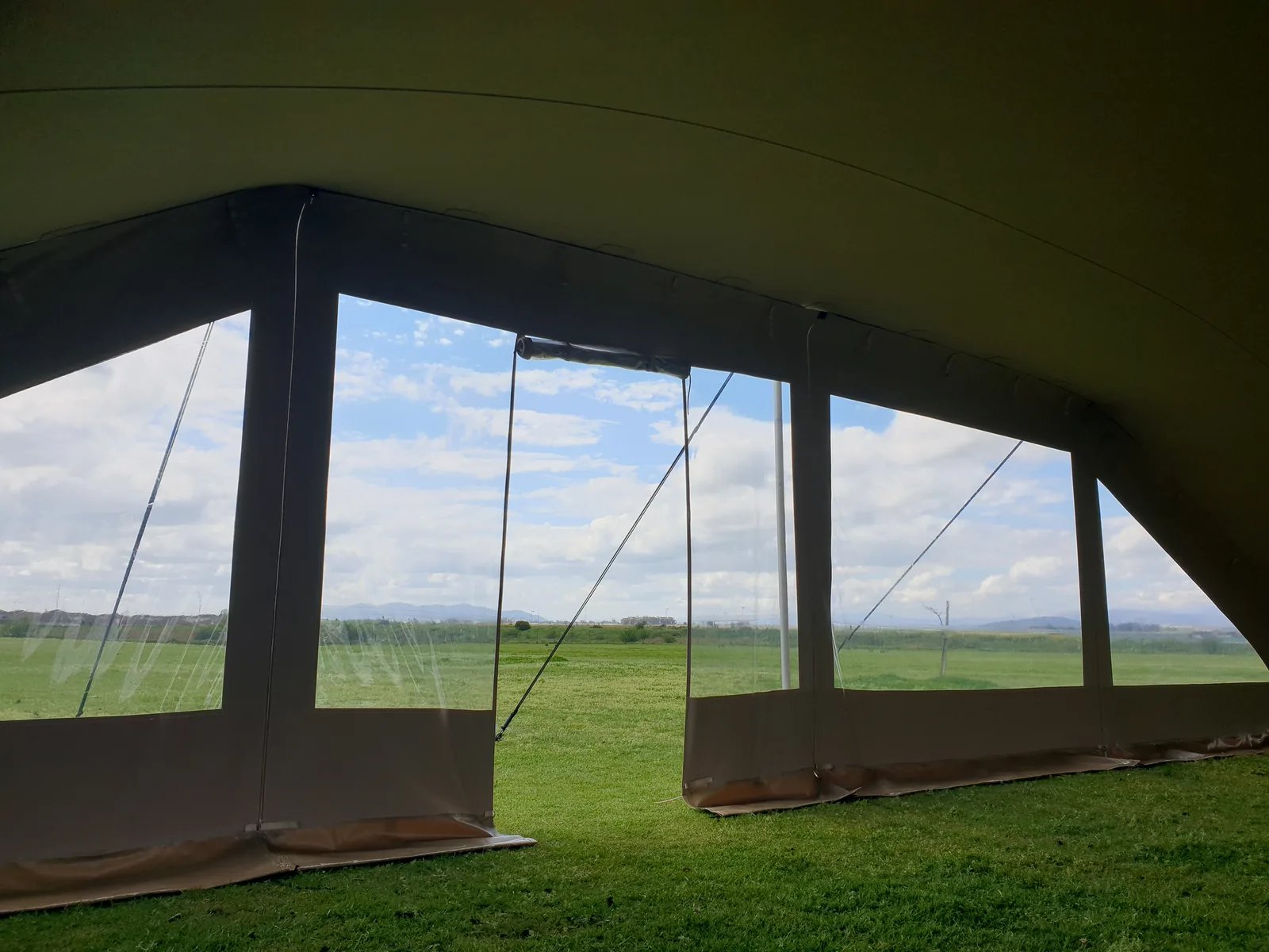 RHI modular walling panel with a one-metre zipped door