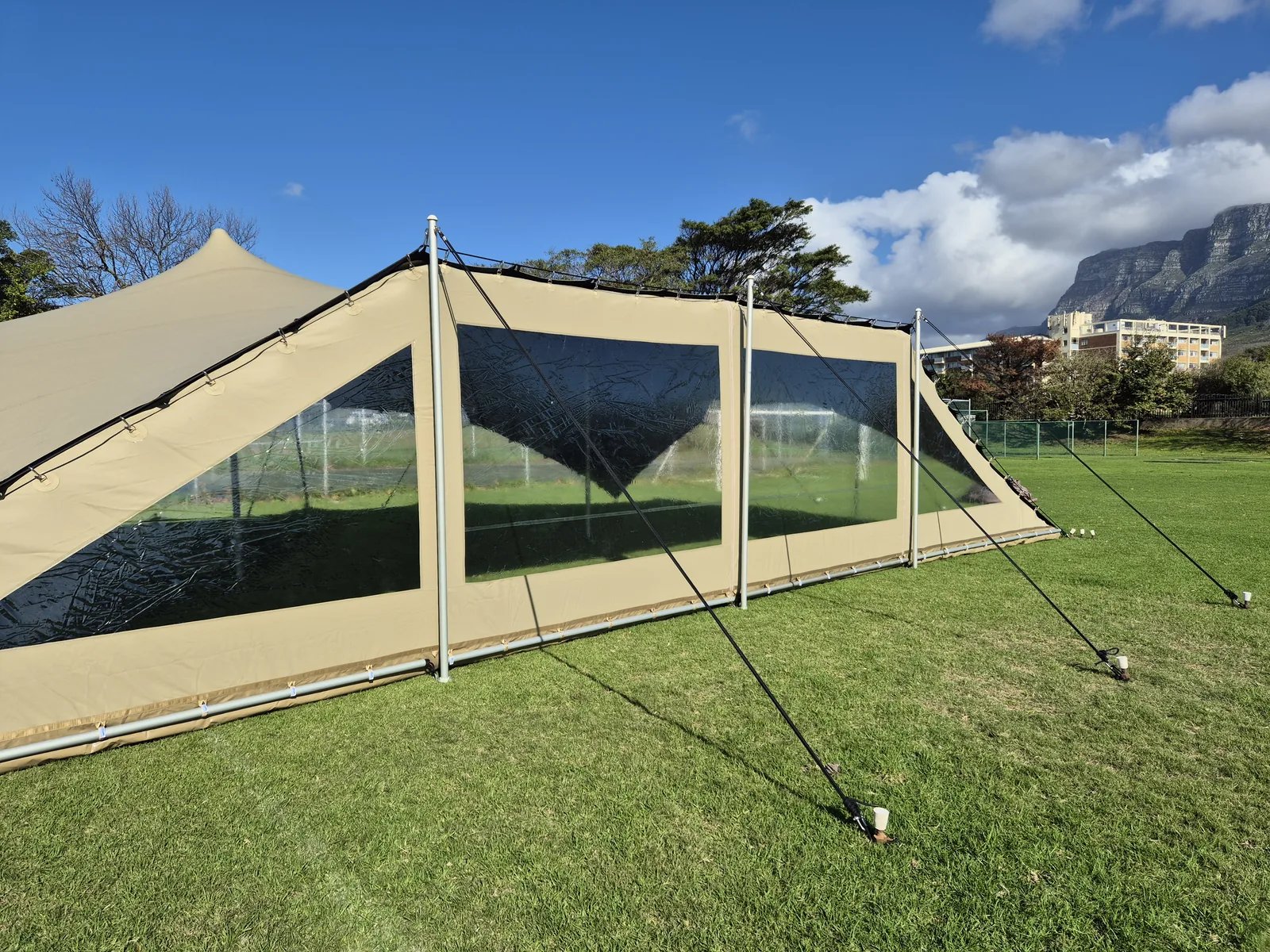 Clear tent walling fitted with a pull-down bar