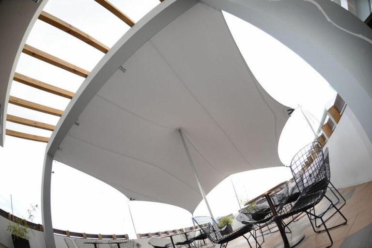 RHI a medida Carpa Tensada , terraza de restaurante, color blanco
