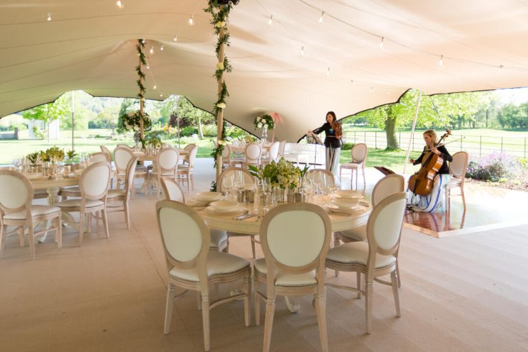 Mariage RHI : 15 m x 21 m, « tente stretch » chino