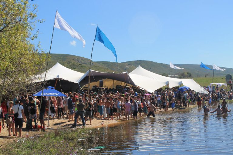 RHI « tente stretch » : bar de plage de festival, 15 m x 21 m, blanc