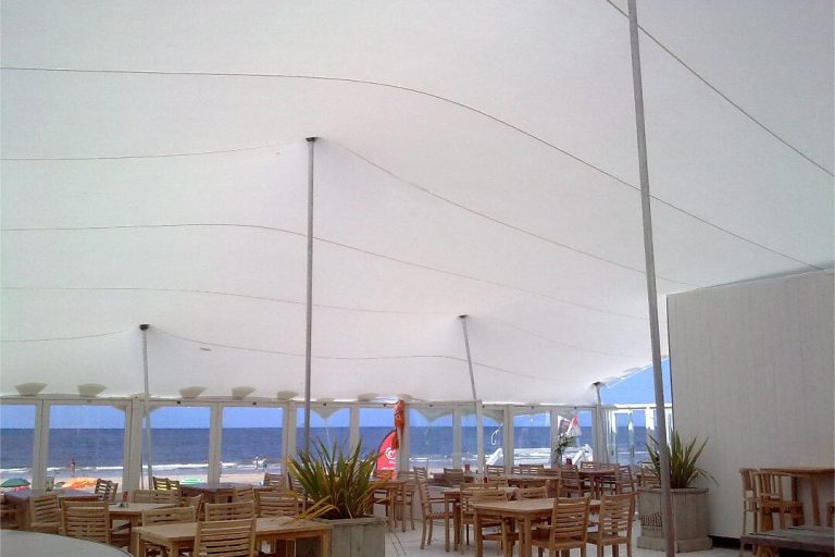 Terrasse de restaurant RHI, 15 m x 21 m, blanche tente stretch