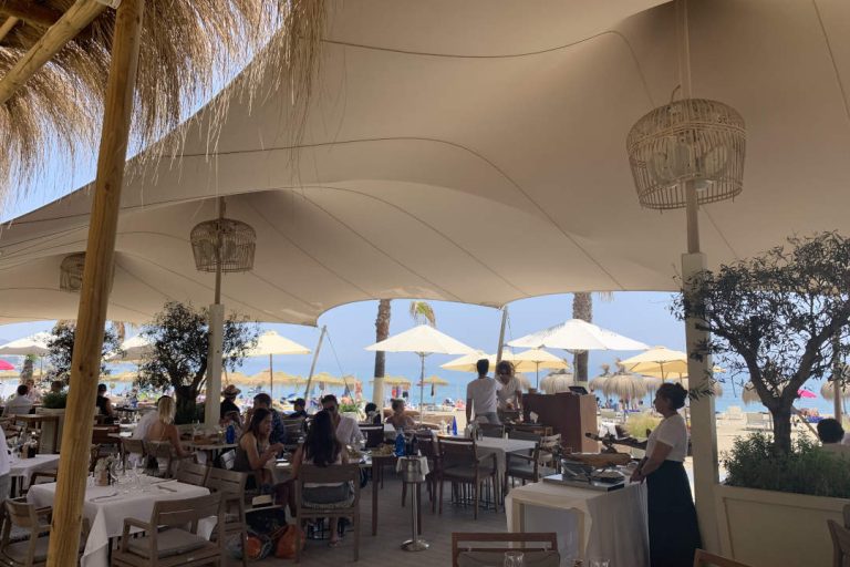 Carpa Tensada a a medida de RHI para un restaurante de playa