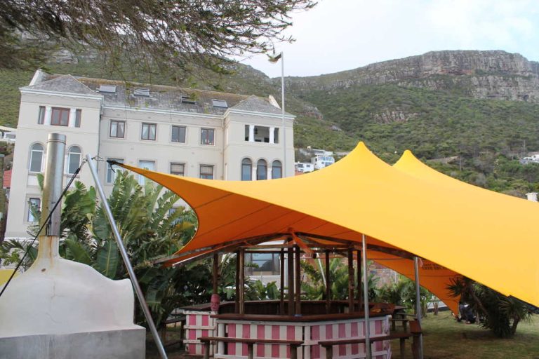 Jardín del restaurante « Carpa Tensada », diseñado a medida por RHI