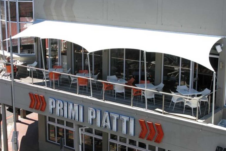 Balcón « Carpa Tensada » de RHI, diseñado a medida para «Primi Piatti»