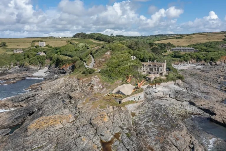 tente stretch RHI en Europe : structure panoramique en plein air