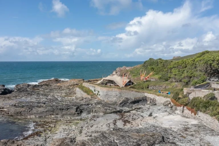 tente stretch RHI en Europe : structure panoramique en plein air