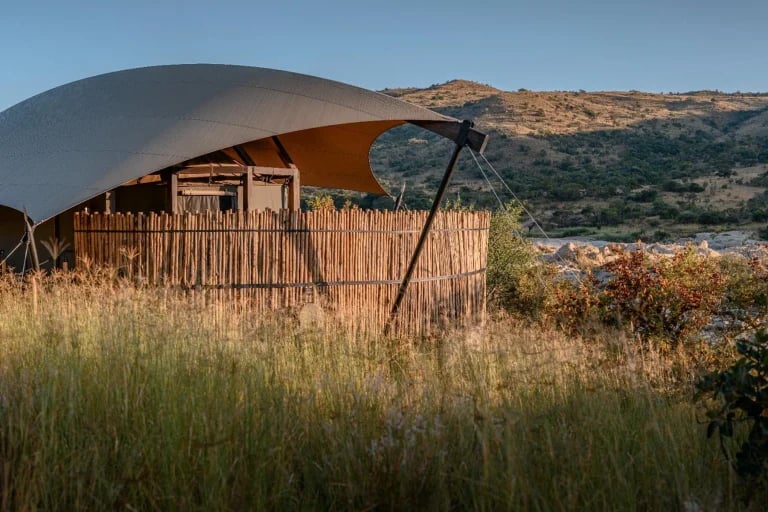 Chino a medida de RHI Glamping Carpa Tensada integrado en un lujoso lodge de safari
