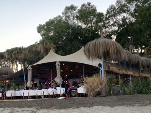 custom-stretch-tent-for-beach-restaurant